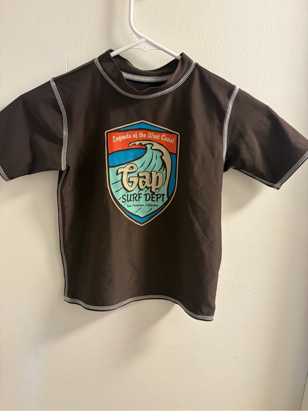 GAP Kids Surf Dept Short Sleeve Rash Guard Swim Shirt Dark Brown XS 4 5